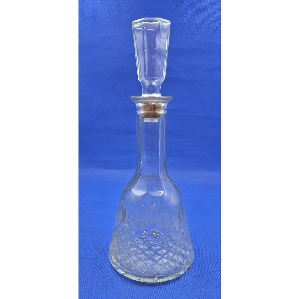 Vintage Mogen David Diamond Pattern Glass Decanter w/Stopper 12.75" Tall 1981